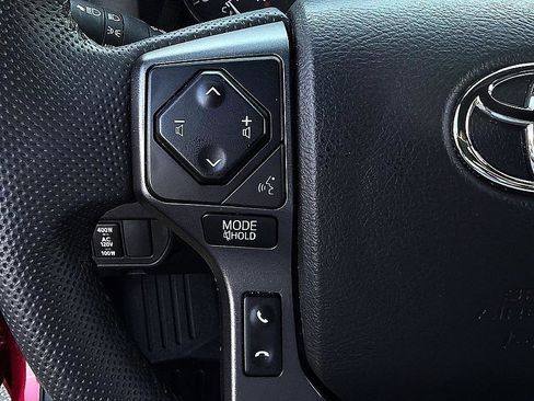 Used 2022 Toyota Tacoma TRD Sport w/ TRD Premium Sport Package AWD/4WD image 18