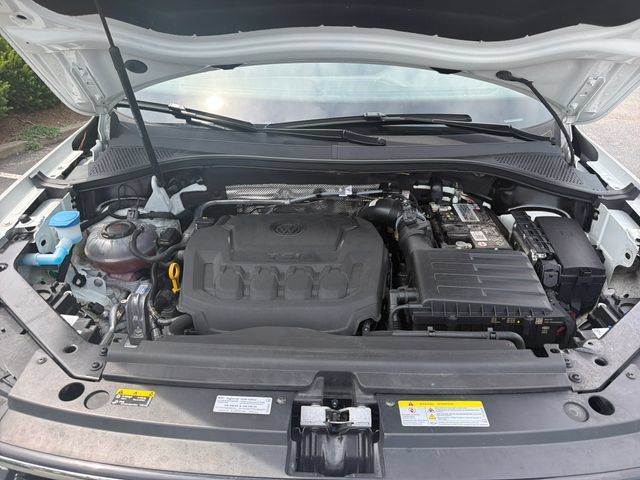 Certified 2023 Volkswagen Tiguan SE R-Line AWD/4WD image 25