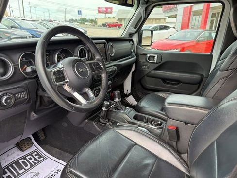 Used 2018 Jeep Wrangler Unlimited Sahara AWD/4WD image 10