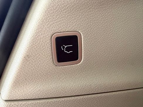 Used 2024 Chrysler Pacifica Touring-L FWD image 25