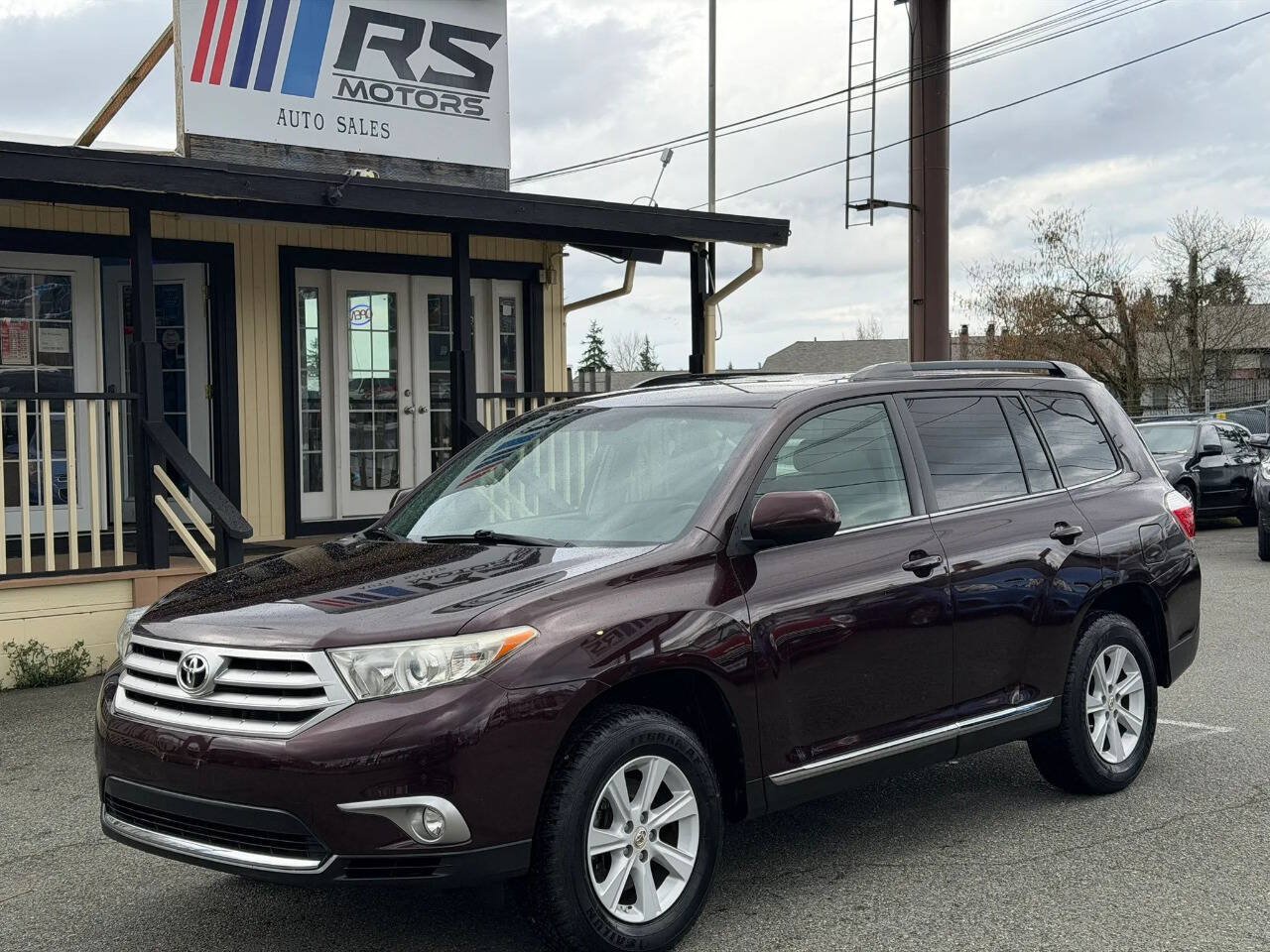 Used 2013 Toyota Highlander Plus AWD/4WD image 2