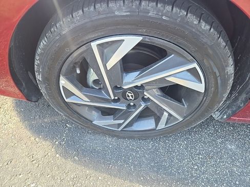 Used 2025 Hyundai Elantra SEL FWD image 8