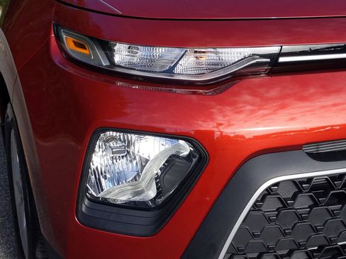 Certified 2022 Kia Soul LX w/ Technology Package image 9