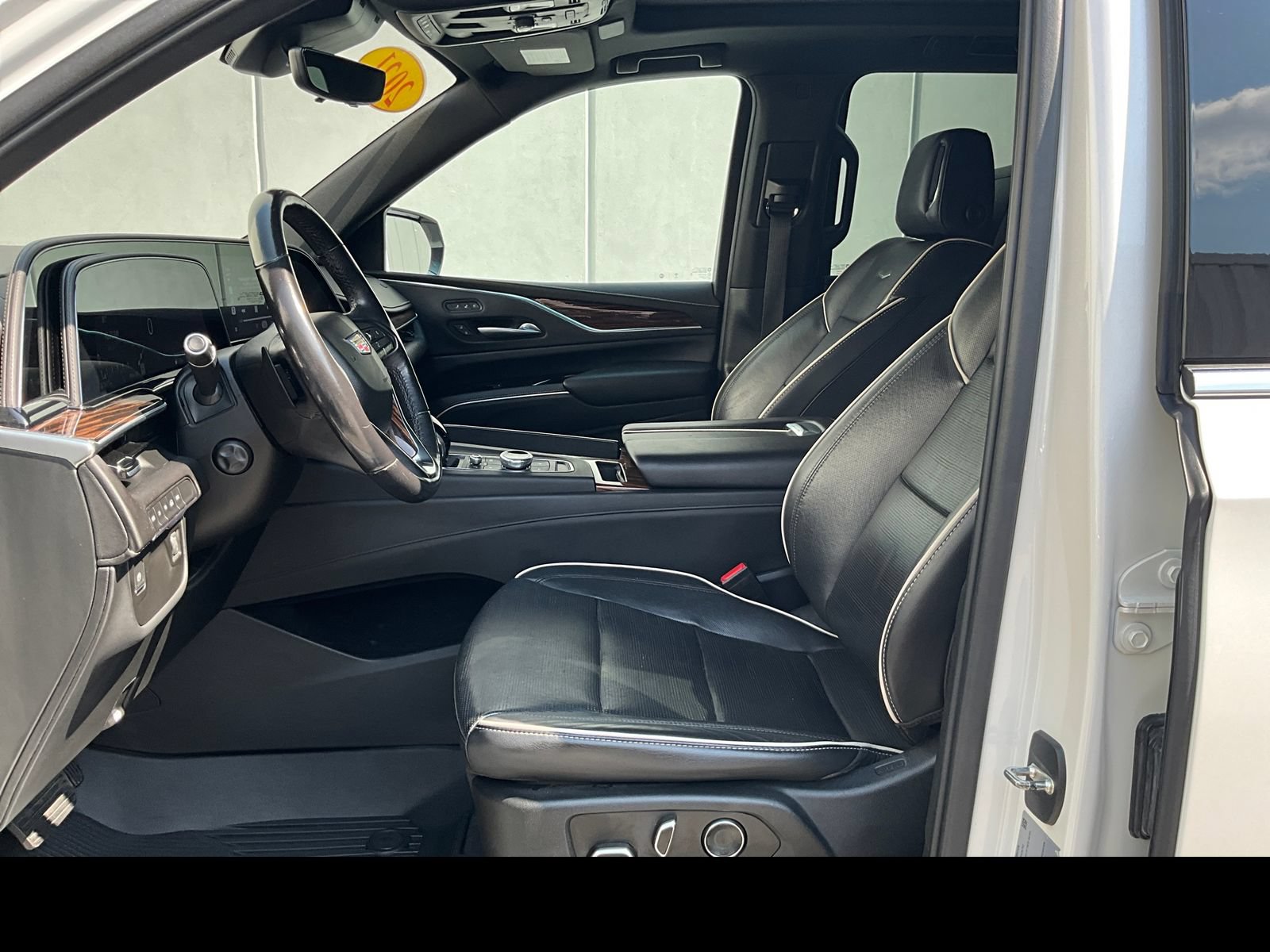 Used 2021 Cadillac Escalade ESV Premium Luxury w/ LPO, Radiant Package AWD/4WD image 2
