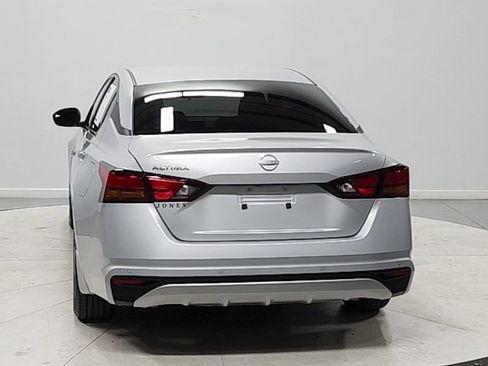 Used 2024 Nissan Altima 2.5 S FWD image 6