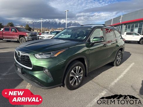 Used 2023 Toyota Highlander XLE image 12