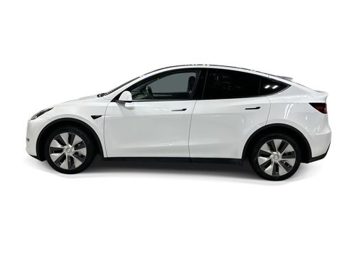 Certified 2023 Tesla Model Y Long Range AWD/4WD image 3