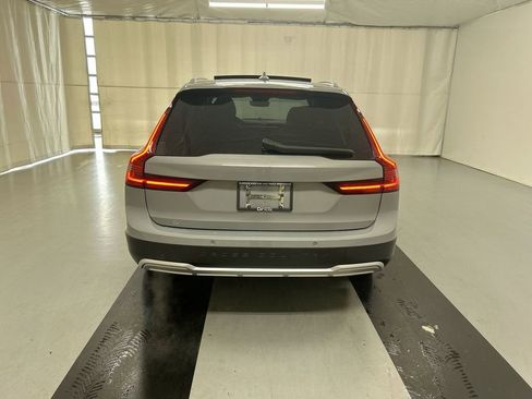 Used 2024 Volvo V90 B6 Cross Country Ultimate image 23
