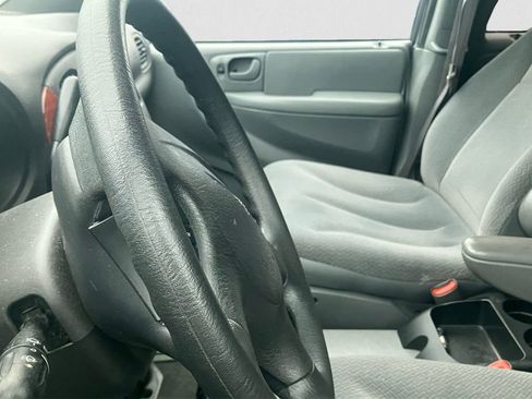 Used 2005 Chrysler Town & Country Base w/ Popular Equipment Group I image 9