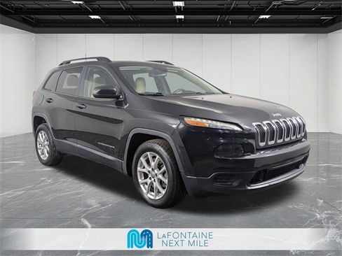 Used 2016 Jeep Cherokee Sport image 7