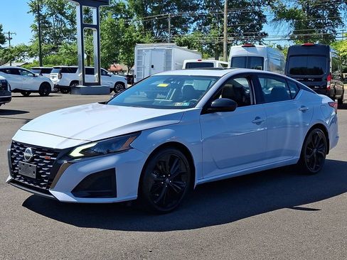Certified 2023 Nissan Altima 2.5 SR w/ SR Premium Package FWD image 3