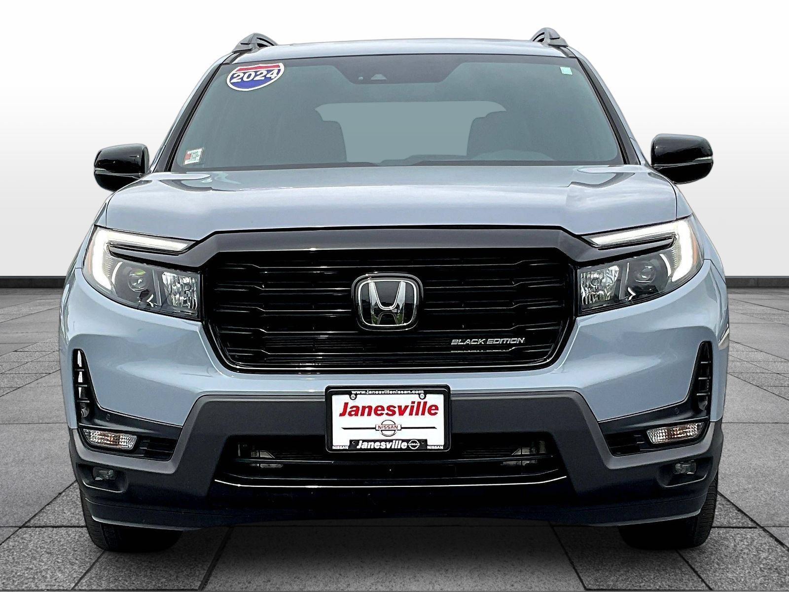 Used 2024 Honda Passport Black Edition image 2