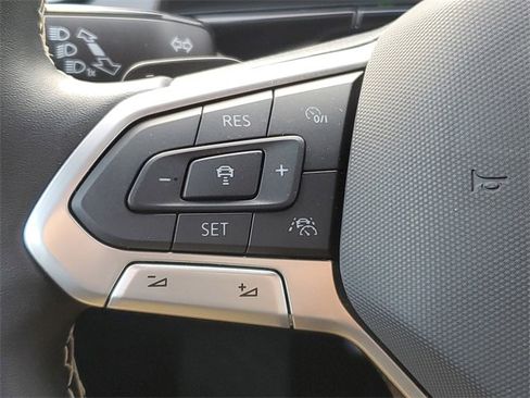 Certified 2025 Volkswagen Atlas Cross Sport SE image 25