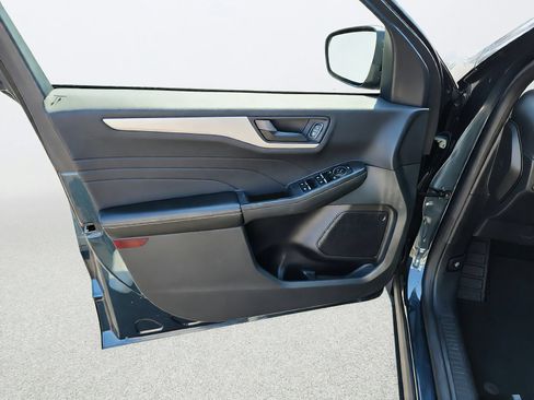 Used 2022 Ford Escape SE w/ SE Sport Appearance Package FWD image 21