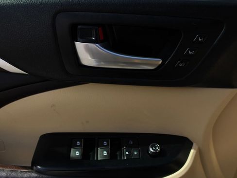 Used 2016 Toyota Highlander Limited image 16