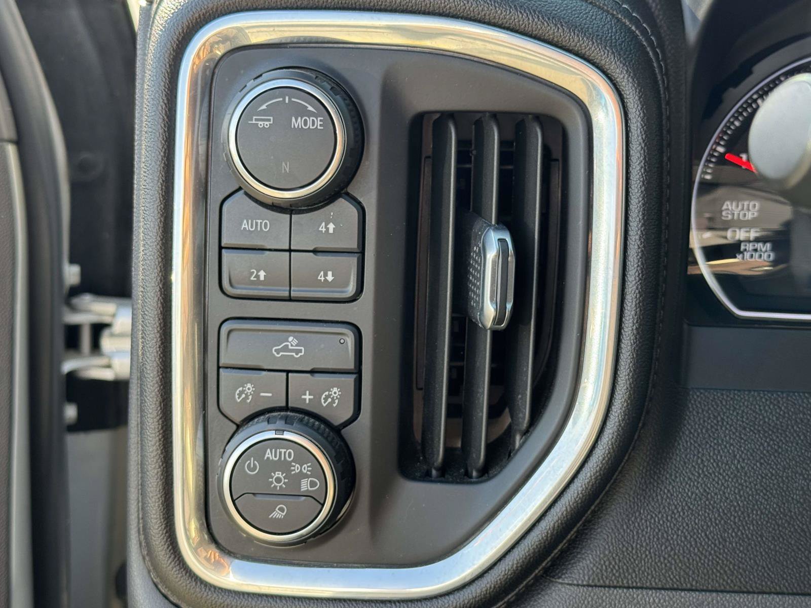 Used 2021 Chevrolet Silverado 1500 LT w/ Diesel Off-Road Package AWD/4WD image 22