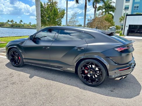 Used 2024 Lamborghini Urus Performante AWD/4WD image 9