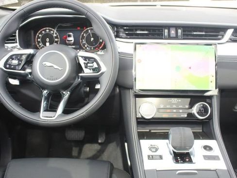 New 2026 Jaguar F-PACE R-Dynamic S image 4