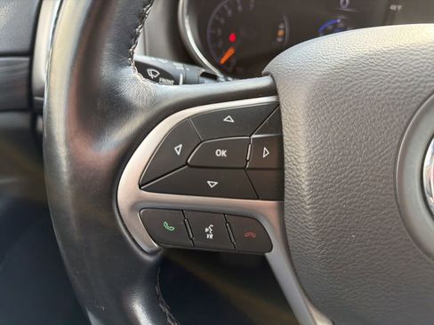 Used 2021 Jeep Grand Cherokee Laredo X image 19