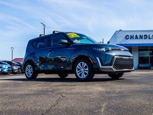 Used 2025 Kia Soul LX FWD image 9
