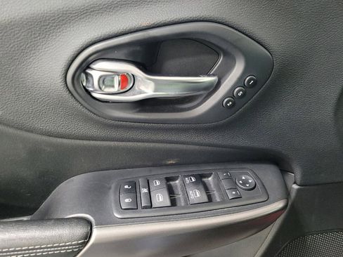 Used 2019 Jeep Cherokee Limited AWD/4WD image 27
