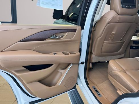 Used 2016 Cadillac Escalade Platinum AWD/4WD image 33