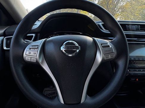 Used 2016 Nissan Rogue SV w/ SV Family Package AWD/4WD image 18