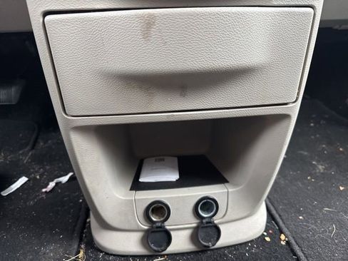 Used 2019 Dodge Grand Caravan SE w/ UConnect Hands-Free Group image 18