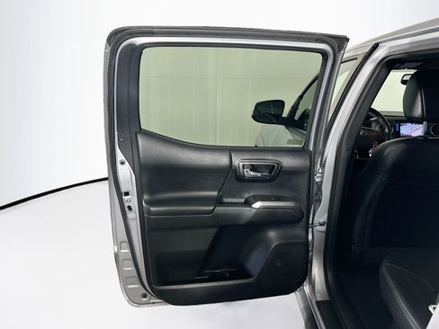 Used 2018 Toyota Tacoma Limited AWD/4WD image 27