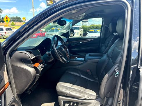 Used 2019 Cadillac Escalade 2WD image 7