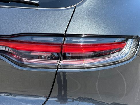 Certified 2023 Porsche Macan S AWD/4WD image 28
