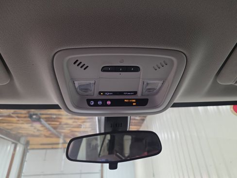 Used 2018 Chevrolet Traverse LT image 20