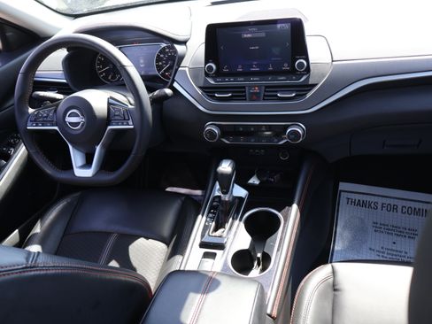 Used 2025 Nissan Altima 2.5 SR AWD/4WD image 13