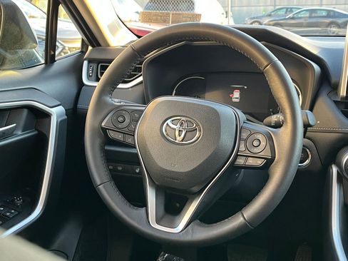 Used 2025 Toyota RAV4 XLE image 27