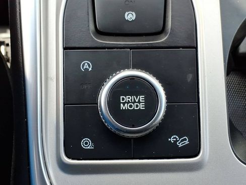 Used 2023 Ford Explorer XLT w/ Equipment Group 202A AWD/4WD image 21