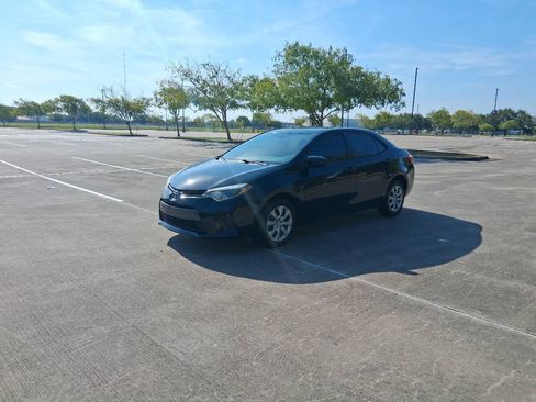 Used 2016 Toyota Corolla LE FWD image 2