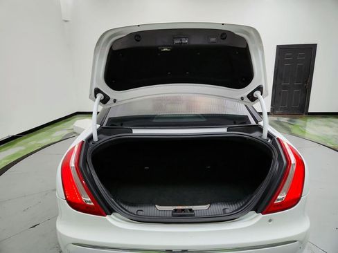 Used 2015 Jaguar XJ RWD image 31