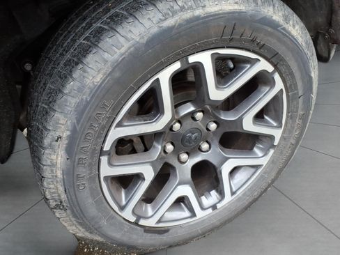 Used 2025 RAM 1500 Laramie AWD/4WD image 5