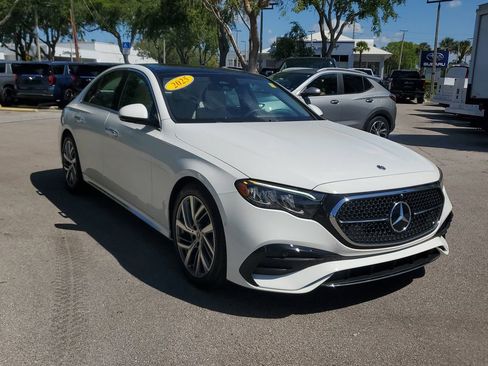 Used 2025 Mercedes-Benz E 350 4MATIC Sedan image 8