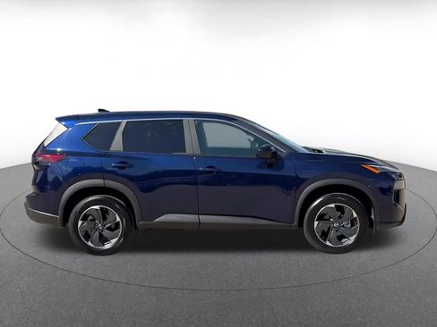 Used 2025 Nissan Rogue SV AWD/4WD image 16