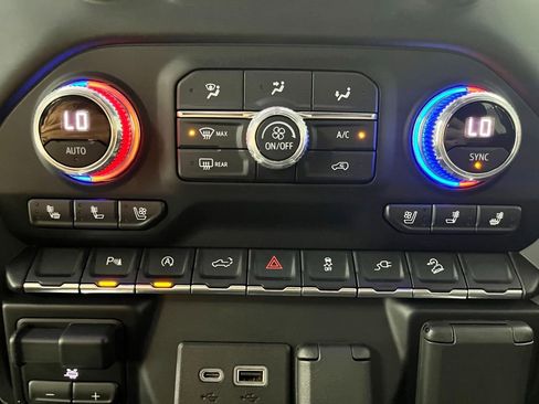 Used 2021 GMC Sierra 1500 AT4 w/ AT4 Premium Package AWD/4WD image 27