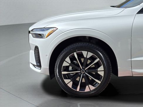 Used 2026 Volvo XC60 B5 Plus w/ Protection Package Premier AWD/4WD image 28