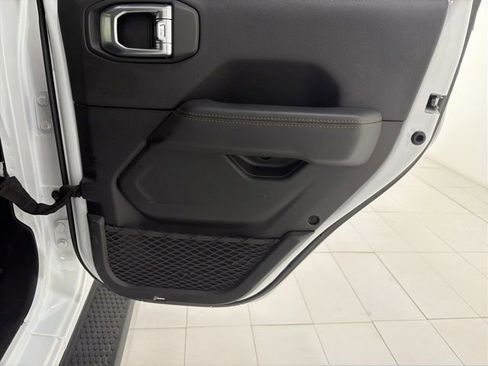 Used 2021 Jeep Wrangler Unlimited Sahara AWD/4WD image 21