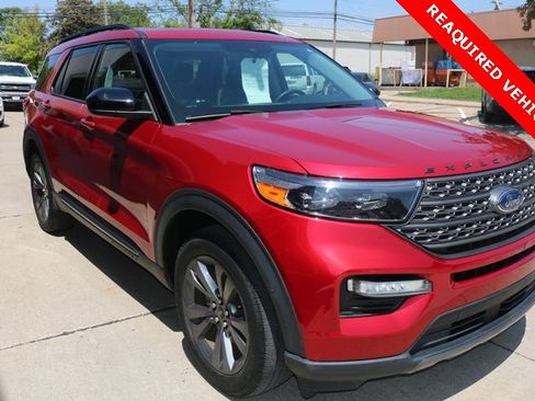 Used 2022 Ford Explorer XLT w/ Equipment Group 202A image 5