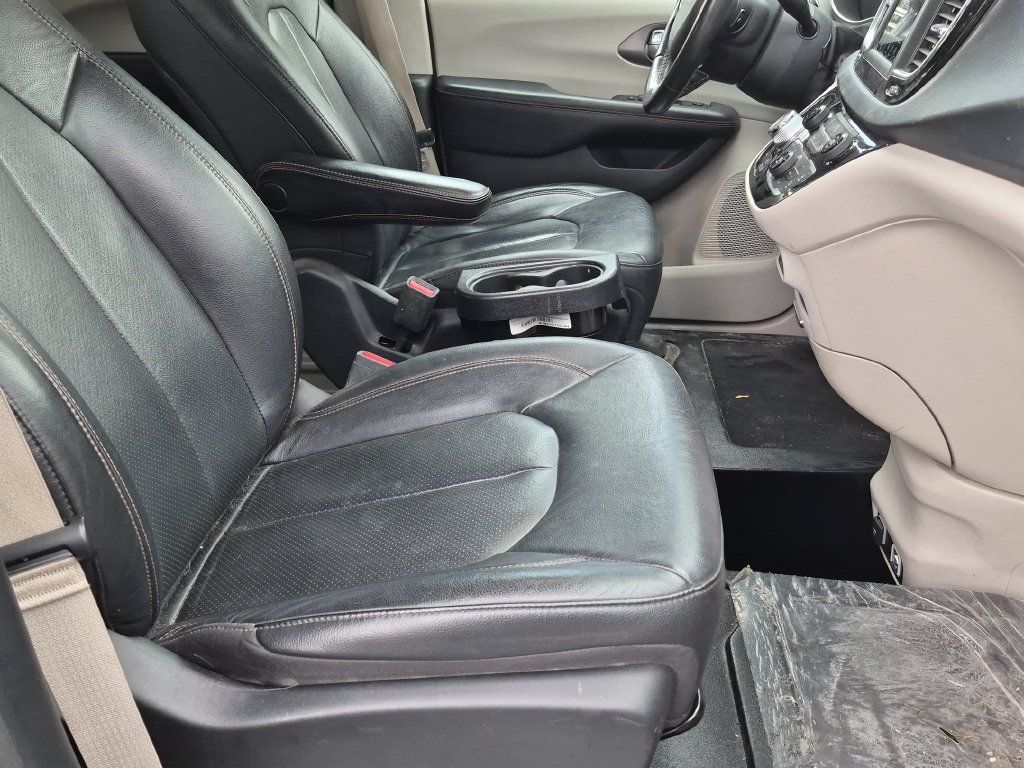 Used 2020 Chrysler Pacifica Touring-L FWD image 30