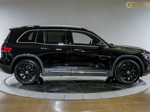 Used 2023 Mercedes-Benz GLB 250 4MATIC w/ Premium Package image 9