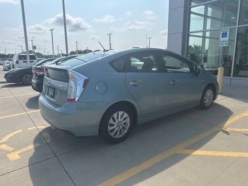 Used 2015 Toyota Prius Prime Plug-In Hybrid FWD image 3