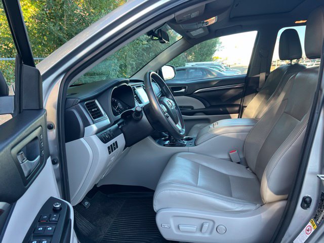 Used 2016 Toyota Highlander Limited AWD/4WD image 31
