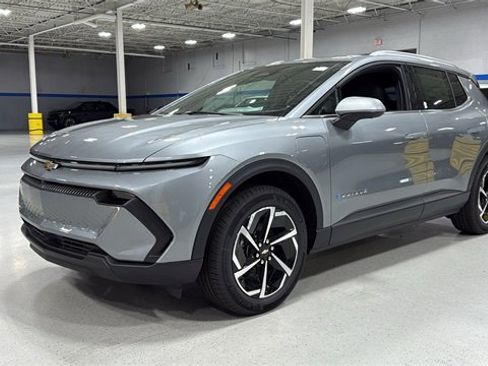 New 2026 Chevrolet Equinox EV LT image 18