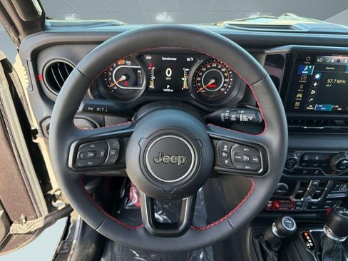Used 2024 Jeep Wrangler Unlimited Rubicon w/ Convenience Group AWD/4WD image 21